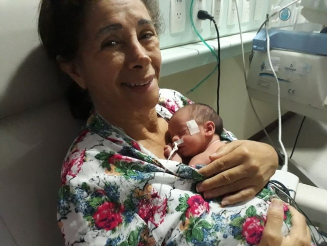 ‘Era tudo o que eu mais queria na vida’, diz advogada mãe pela primeira vez aos 64 anos