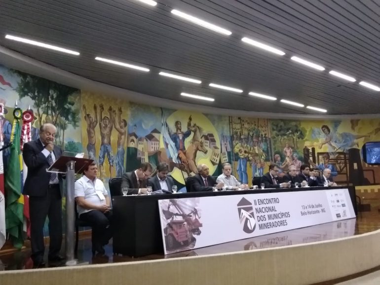Prefeitos discutem rumos da mineração em encontro da Amig