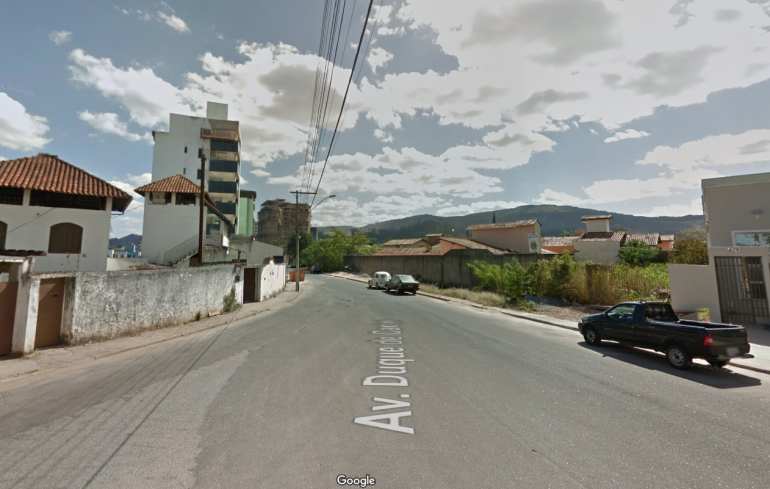 Transita proíbe estacionamento em trecho da avenida Duque de Caxias