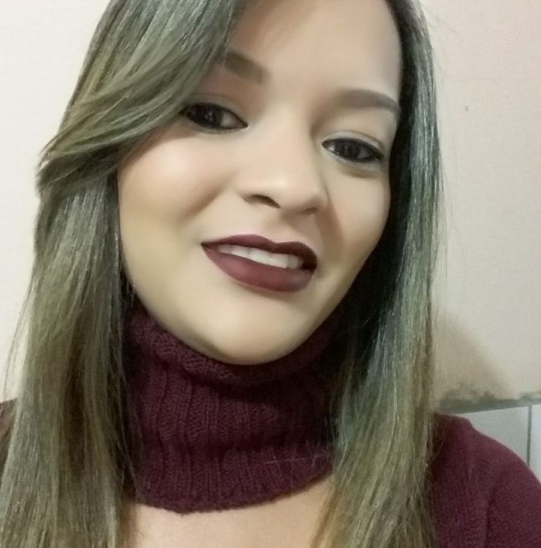 CIA de Teatro realiza apresentação com ingressos revertidos para tratamento de itabirana