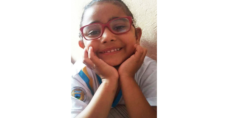Furto de aparelho auditivo impede itabirana de 7 anos de escutar
