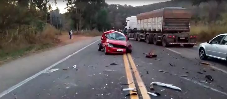 Acidente deixa três pessoas mortas na BR-381