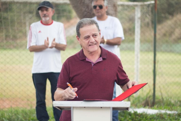 Prefeito renova utilização do campo do Ivipa por mais 15 anos