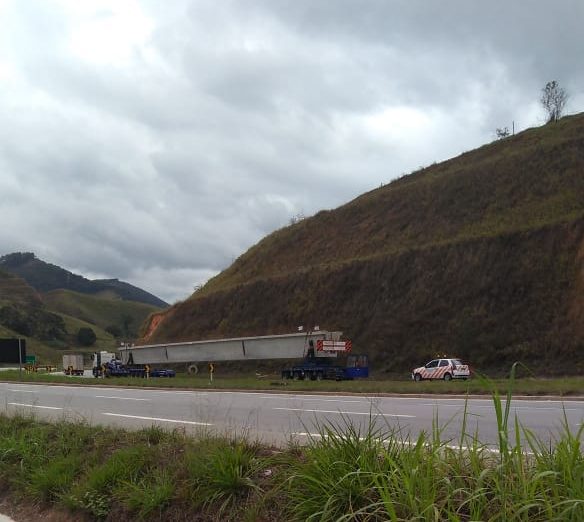 Movimentação de máquinas, obras e detonações de rocha complicam o trânsito na BR-381 nesta quarta-feira