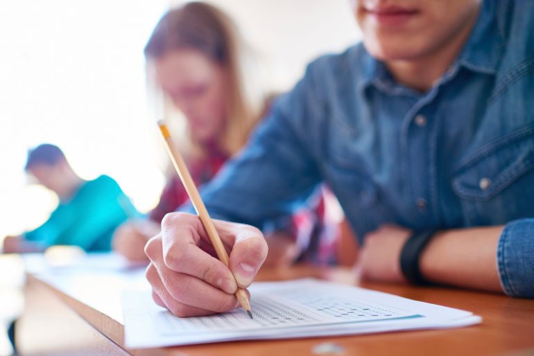 Prefeitura de Monlevade faz chamamento público para alunos dependentes do curso de Química