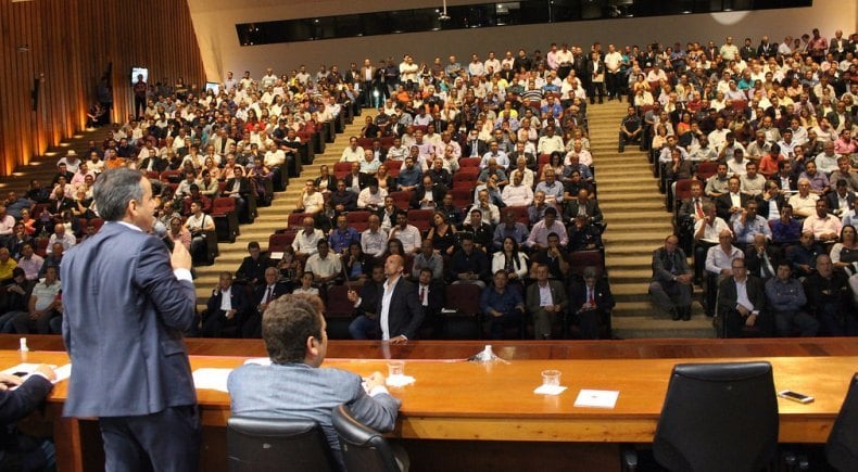 Municípios protestam contra atrasos de repasses do Estado nesta terça-feira