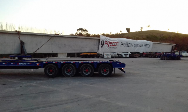 Transporte de vigas de concreto complicam trânsito na BR-381