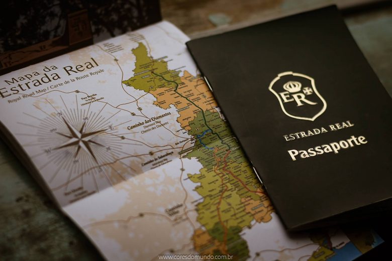 Passaporte Estrada Real registra passos de viajantes pela rota turística