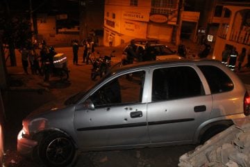 Homem leva cinco tiros e carro também é crivado de balas em Itabira