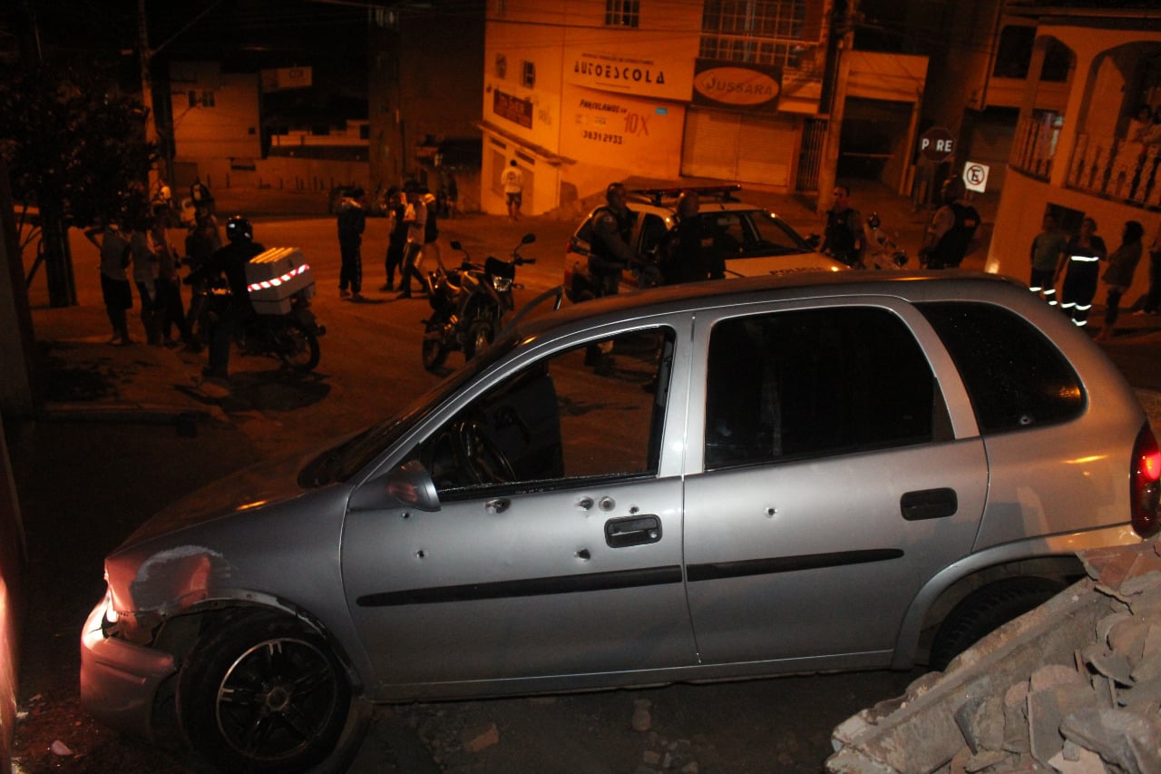 Homem leva cinco tiros e carro também é crivado de balas em Itabira
