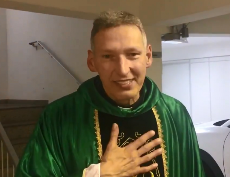 Padre Marcelo Rossi grava depoimento após ser empurrado do palco – Veja Vídeo!