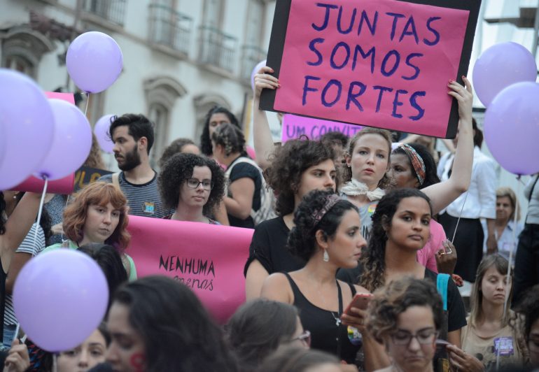 Campanha alerta sobre os riscos do feminicídio; confira