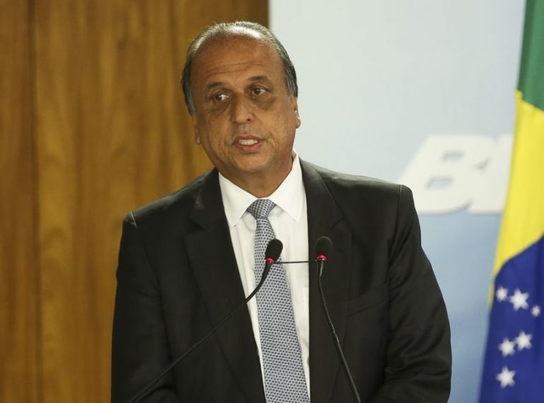 Justiça bloqueia R$ 35 milhões em bens de Pezão e mais oito réus