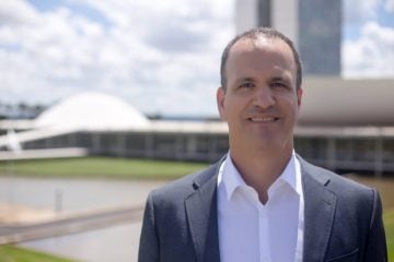 Schelb está na Granja do Torto para conversar com Bolsonaro