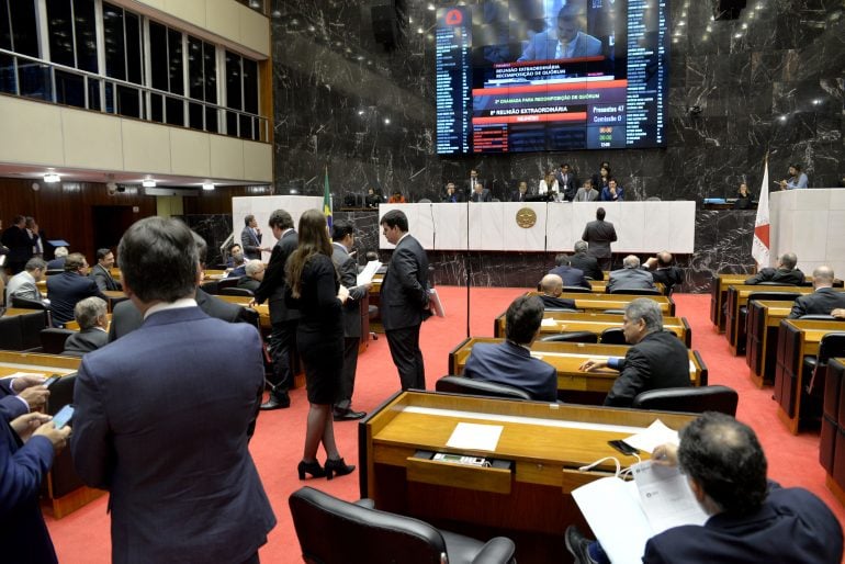 Deputados mantêm pagamento de jetons a secretários de Zema