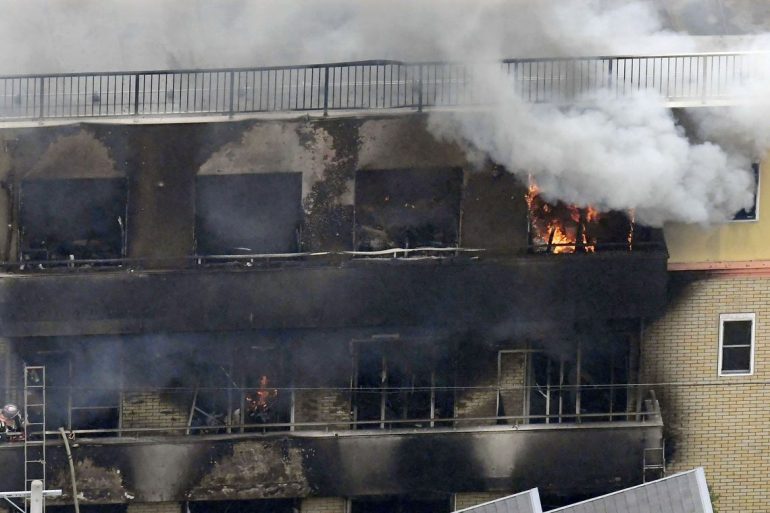 Incêndio criminoso deixa pelo menos 16 mortos no Japão