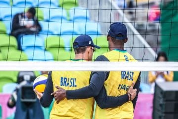 Brasil vence no vôlei de praia e estreia no squash e boliche