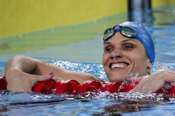 Nadadora pernambucana bate recorde e conquista ouro em Lima