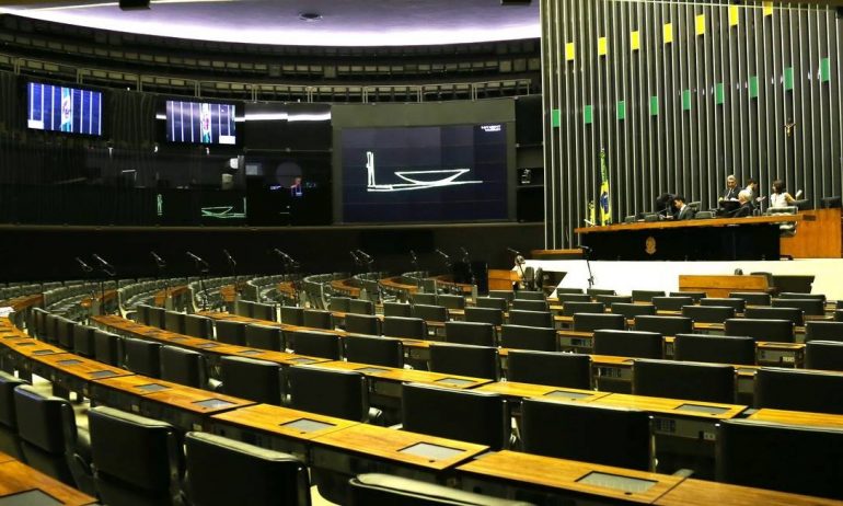 Parecer sobre previdência deve começar a ser discutido hoje na Câmara
