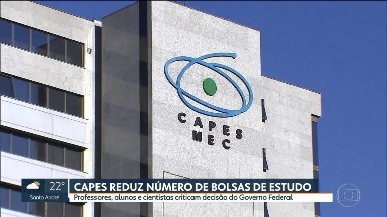 Avaliação dos cursos é critério para bloqueio de bolsas do Capes