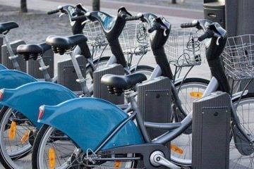 Em dias de crise, bicicletas compartilhadas viraram sinônimo de economia
