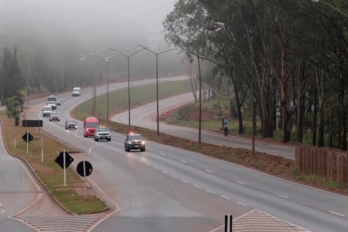 Colisão entre dois caminhões deixa trânsito lento na BR040
