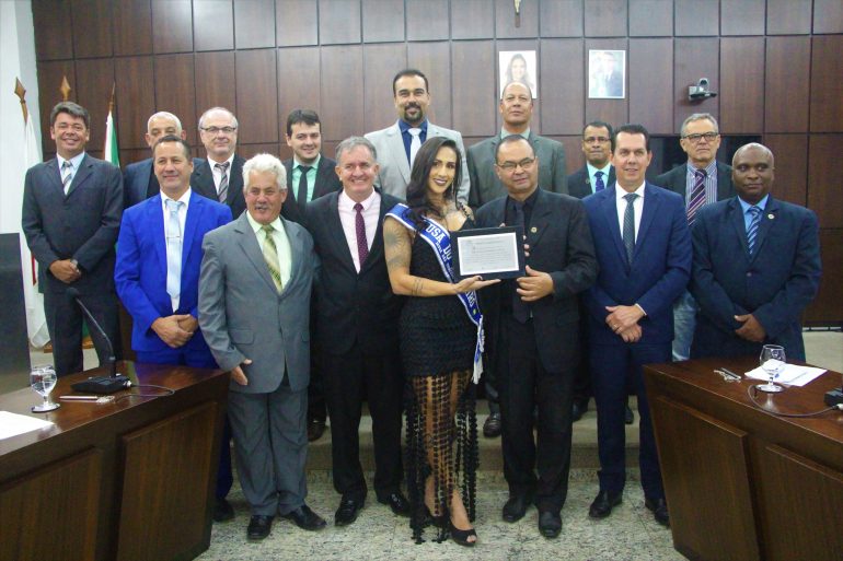 Câmara de Monlevade concede diploma de Mérito Desportivo à atleta Thayanne Guimarães