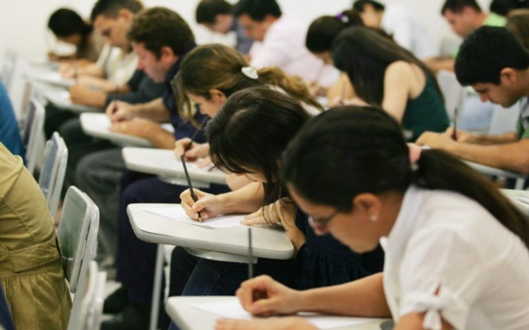 Concursos abertos somam mais de 44 mil vagas e salários de até R$ 35,4 mil