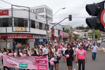 Caminhada Outubro Rosa alerta para a prevenção do câncer de mama