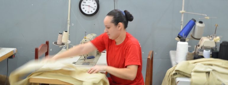 Presídio instala oficina de costura como medida de ressocialização