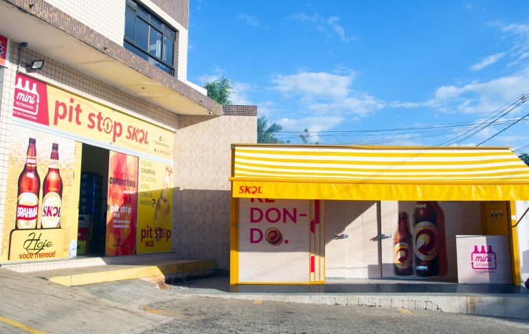 Tarde de pagode inaugura Pit Stop Skol em Itabira