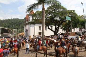 Cavaleiros são abençoados em Santa Bárbara e partem rumo a Ipoema