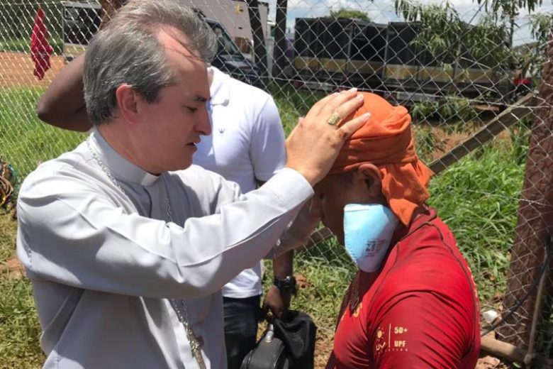 Bispo do Vale do Paraopeba compõe música dedicada às vítimas de Brumadinho