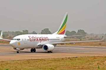 Avião com 157 pessoas cai perto da capital da Etiópia