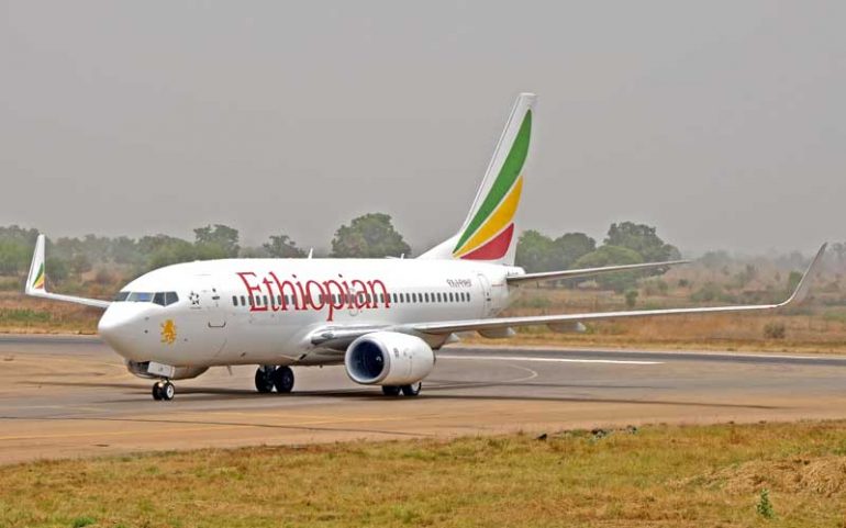 Avião com 157 pessoas cai perto da capital da Etiópia