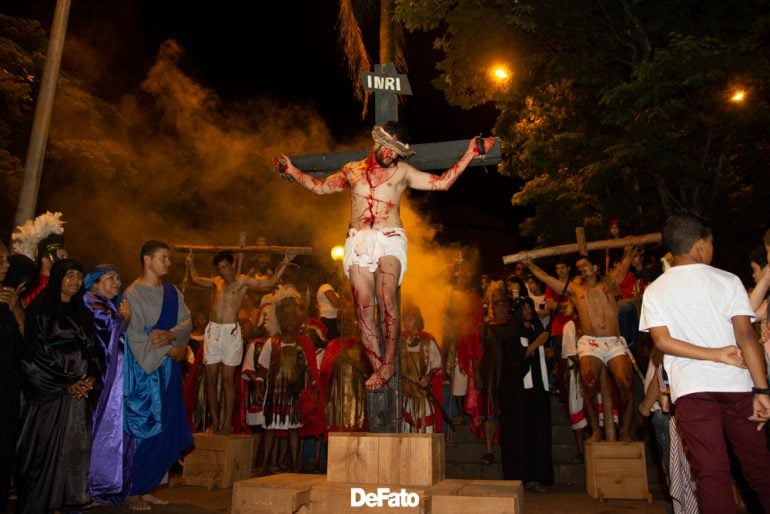 Encenação da Paixão de Cristo mantém tradição da Semana Santa. VEJA FOTOS!