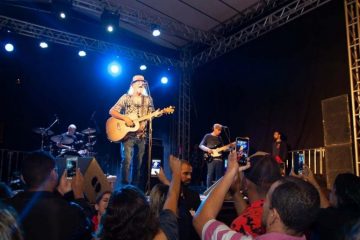 Show do Cantor Zé Geraldo reúne grande público na Praça do Areão – VEJA GALERIA DE IMAGENS
