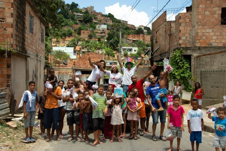 Campanha “Um Natal Diferente” realiza entrega de presentes à crianças carentes de Itabira