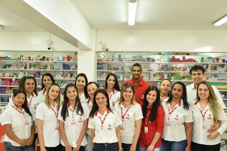 Farmácia JK completa 5 anos e comemora o sucesso junto com os clientes