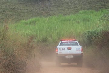Assaltantes levam R$ 10 mil durante roubo de caminhão de frigorífico