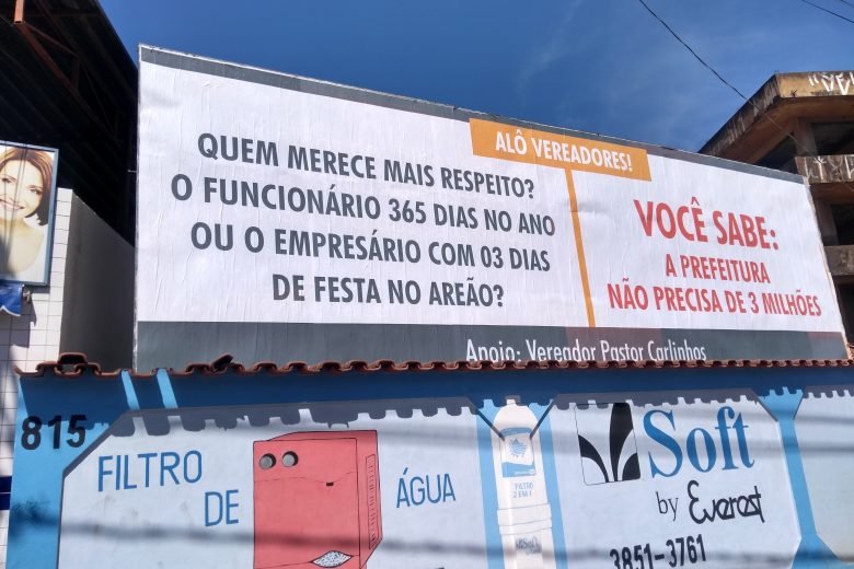 Vereador de João Monlevade faz outdoors em oposição ao pedido de empréstimo da Prefeitura