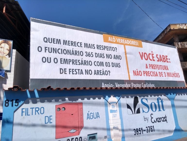 Vereador de João Monlevade faz outdoors em oposição ao pedido de empréstimo da Prefeitura
