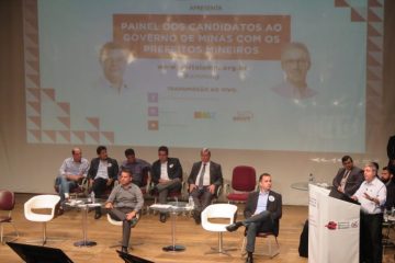 Em evento da AMM sem presença de Zema, Anastasia promete regularizar repasses a municípios