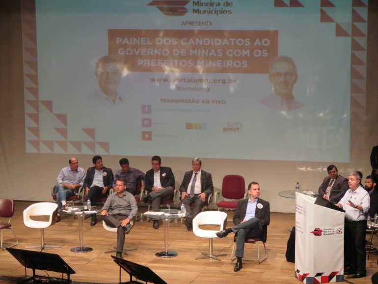 Em evento da AMM sem presença de Zema, Anastasia promete regularizar repasses a municípios