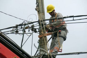 Manutenção de rede nesta quinta afeta fornecimento de energia no Centro e interdita ruas no Fênix