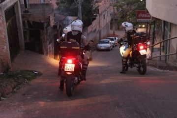 Após denúncia, polícia apreende pedras de crack e detém suspeito de tráfico no Bairro Fênix, em Itabira