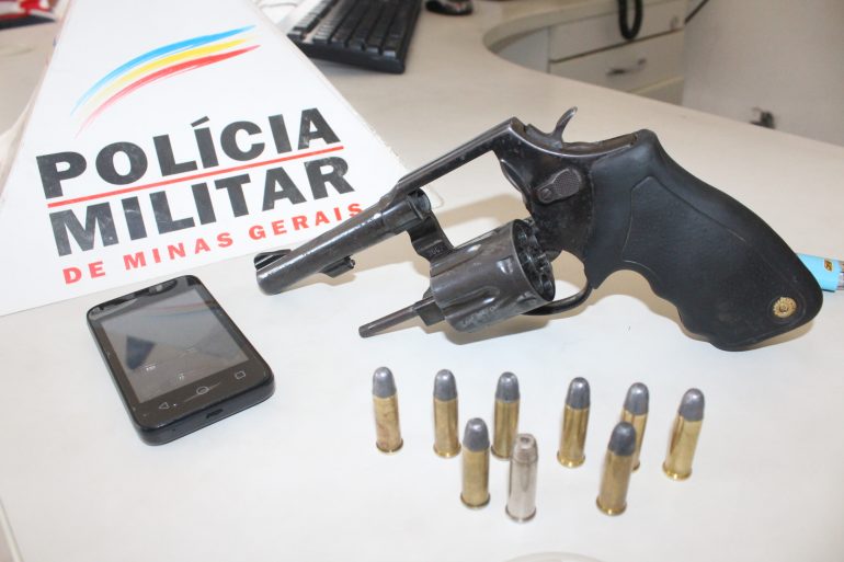 Com menos de um mês em liberdade, jovem volta a ser preso com revólver