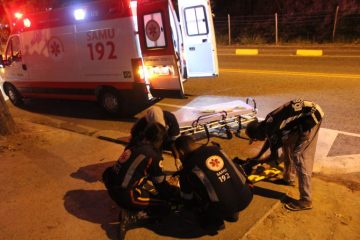 Rapaz fica ferido em batida entre moto e carro no João XXIII