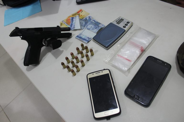 Rapaz com várias passagens pela polícia é preso armado com pistola .40