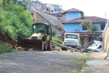 Retroescavadeira derruba poste e causa interrupção de energia no Clóvis Alvim II
